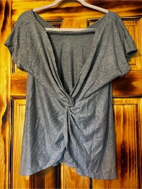 Short Sleeve Women’s Top in Heather Gray